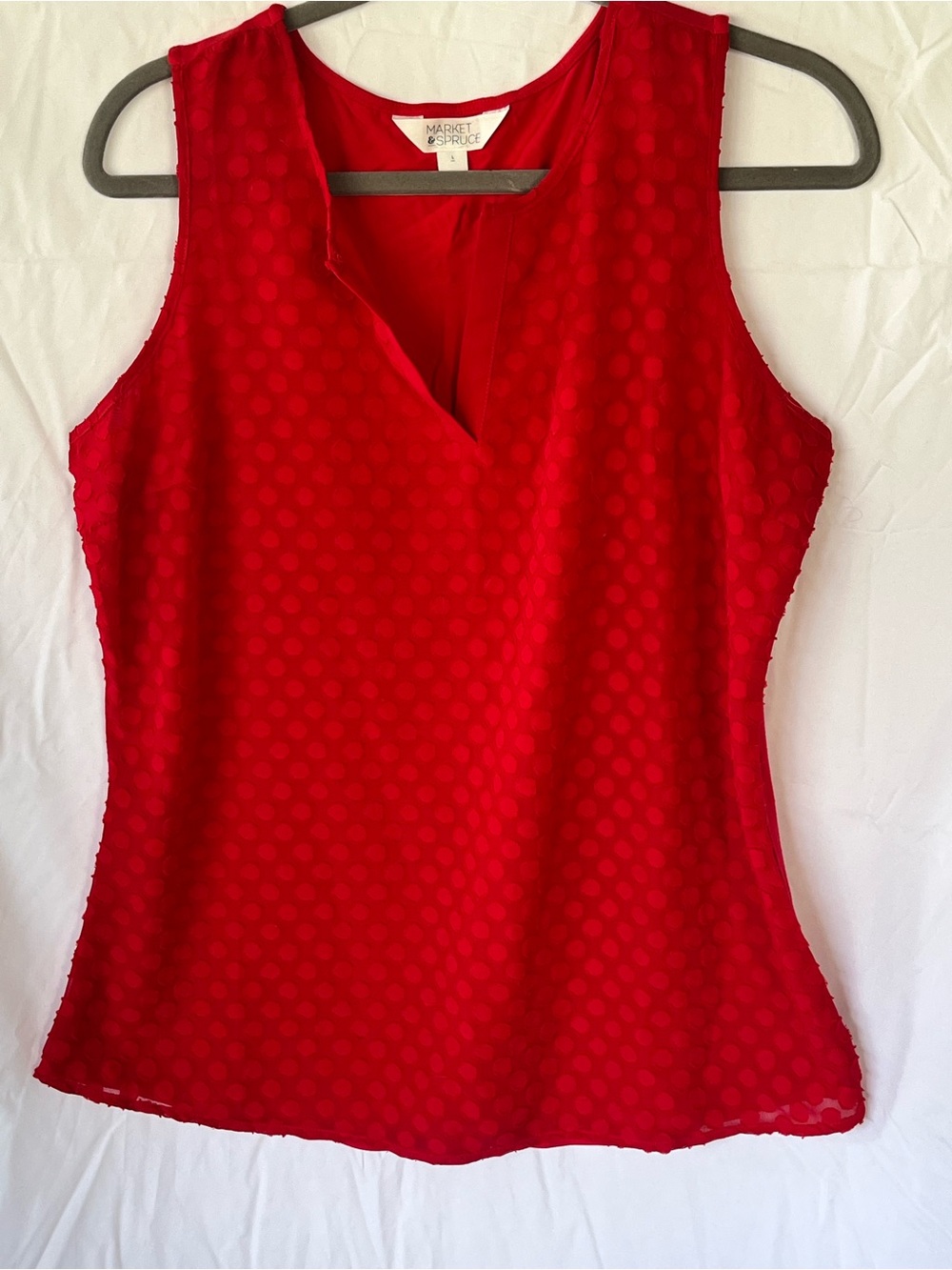 Market & Spruce Bright Red Sleeveless V-Notch Dot-Texture Top